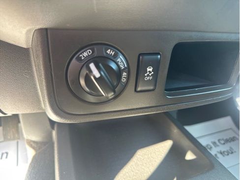 Used 2016 Nissan Frontier SV AWD/4WD image 13