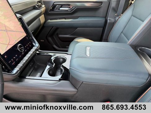 Used 2026 GMC Yukon XL AT4 AWD/4WD image 12