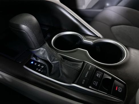 Used 2022 Toyota Camry LE image 16