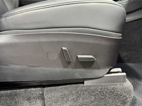 Used 2023 Tesla Model Y Long Range image 13