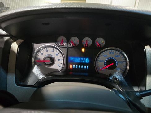 Used 2010 Ford F150 XLT image 41