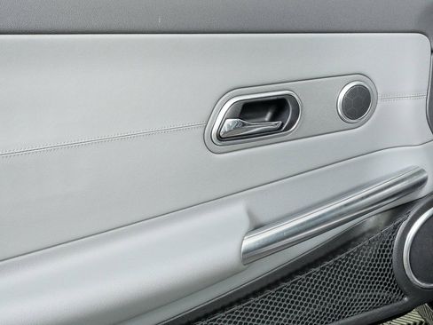 Used 2005 Chrysler Crossfire Limited image 6