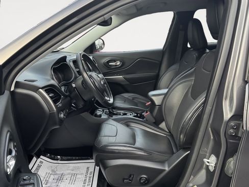 Used 2019 Jeep Cherokee Limited image 12