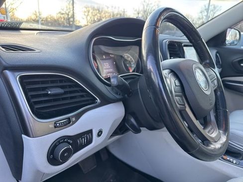 Used 2020 Jeep Cherokee Limited w/ Technology Group image 13