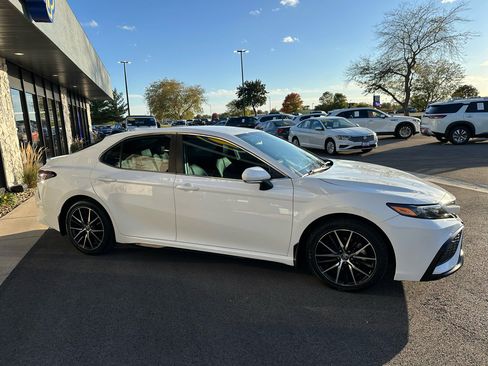 Used 2023 Toyota Camry SE image 8