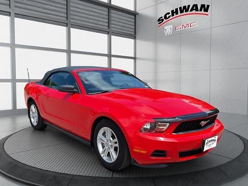 Used 2012 Ford Mustang Convertible RWD image 2
