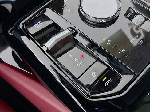 Certified 2025 BMW i5 M60 image 17