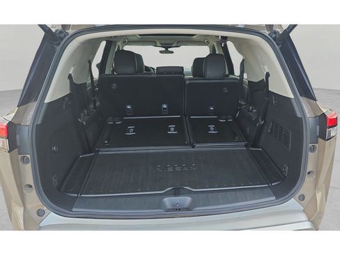 Certified 2025 Nissan Pathfinder Platinum w/ Cargo Package AWD/4WD image 32