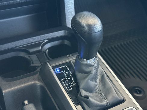 Used 2023 Toyota Tacoma SR5 AWD/4WD image 21
