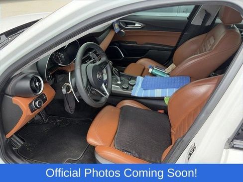 Used 2017 Alfa Romeo Giulia Ti w/ TI 19" Sport Package RWD image 3