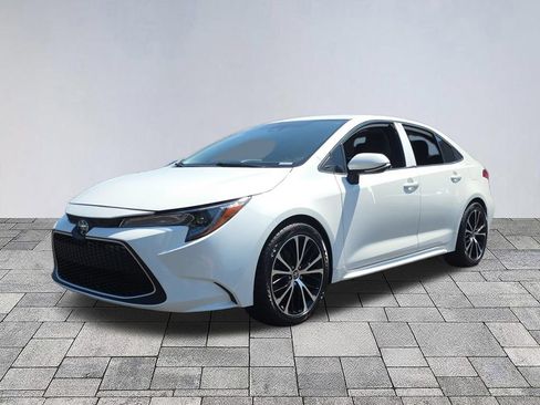 Used 2021 Toyota Corolla LE FWD image 3