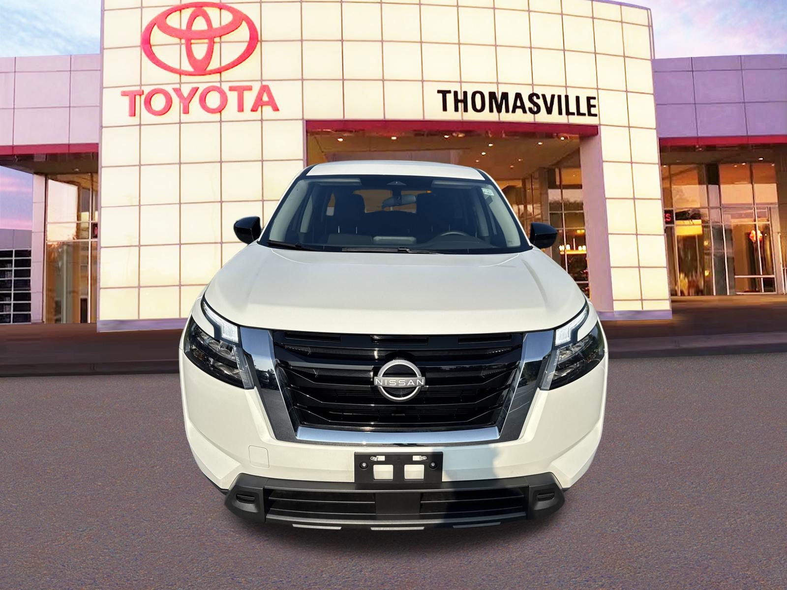 Used 2024 Nissan Pathfinder S FWD image 2