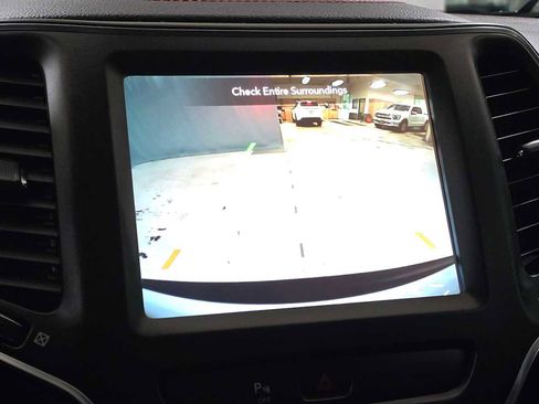 Used 2020 Jeep Cherokee Trailhawk w/ Comfort/Convenience Group image 27