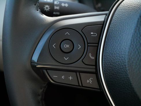 Used 2025 Toyota Corolla Cross LE image 26