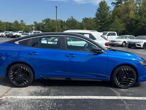 Used 2026 Nissan Sentra SR w/ SR Premium Package FWD image 2