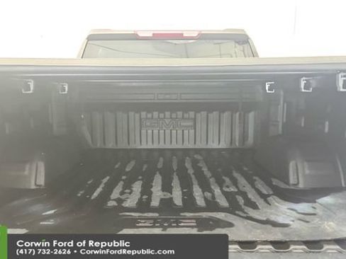 Used 2019 GMC Sierra 1500 SLT w/ X31 Off-Road Package AWD/4WD image 19