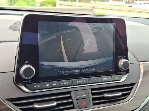Used 2024 Nissan Altima 2.5 SV FWD image 19