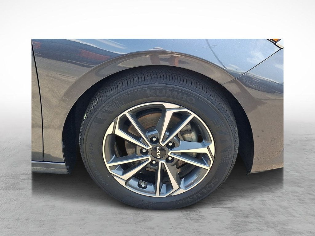 Used 2023 Kia Forte LXS w/ LXS Technology Package FWD image 9