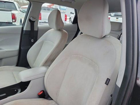 Used 2025 Hyundai Kona SE image 17