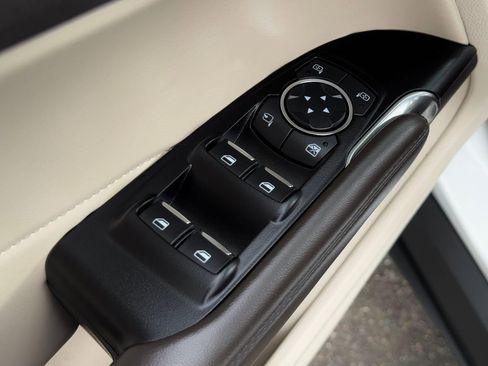 Used 2019 Lincoln MKC Select w/ Select Plus Package AWD/4WD image 11