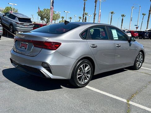 Used 2023 Kia Forte LXS image 2