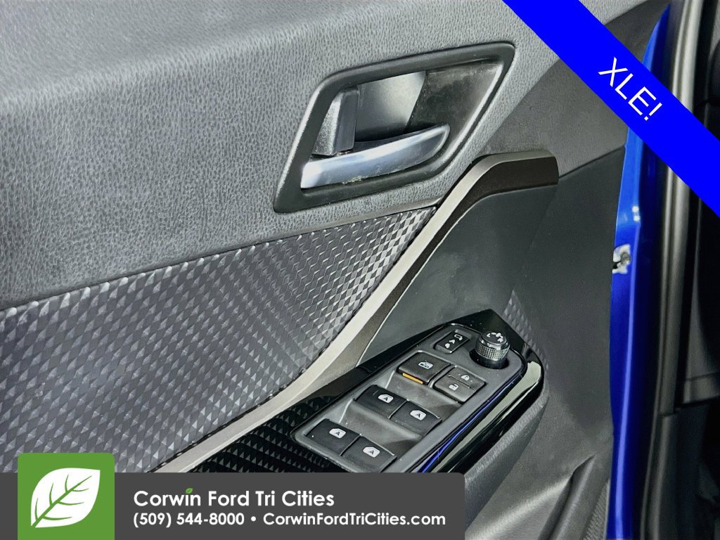 Used 2019 Toyota C-HR XLE FWD image 11