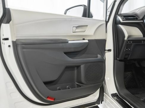 Used 2023 Toyota Sienna LE FWD image 37