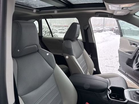Used 2022 Toyota RAV4 Limited image 35