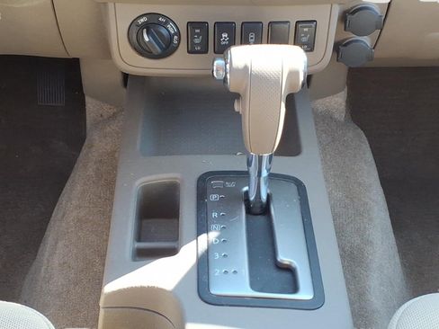 Used 2015 Nissan Frontier SV w/ SV Value Truck Package AWD/4WD image 18