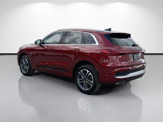 Used 2025 Audi Q5 Premium AWD/4WD image 3