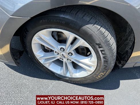 Used 2015 Ford Taurus SEL image 9