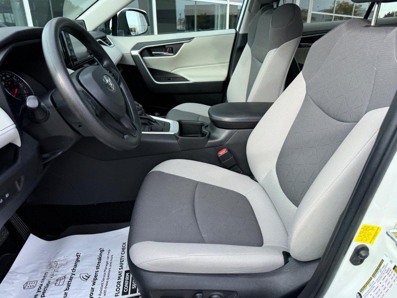 Used 2022 Toyota RAV4 XLE AWD/4WD image 16