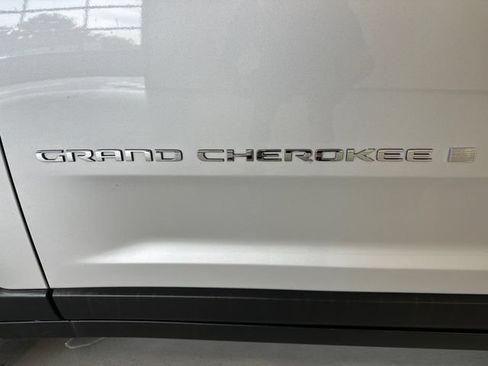 Used 2024 Jeep Grand Cherokee Limited AWD/4WD image 34