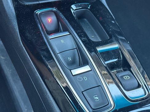 Used 2023 Chevrolet Bolt LT w/ Infotainment Package FWD image 20