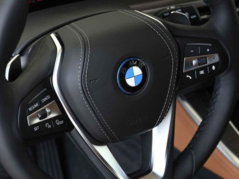 Used 2026 BMW X5 xDrive50e image 17