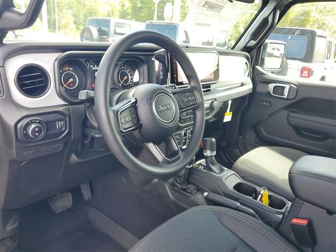 New 2025 Jeep Gladiator Sport image 7