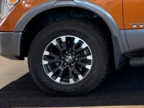 Used 2019 Nissan Titan PRO-4X w/ Pro-4x Convenience Package AWD/4WD image 12