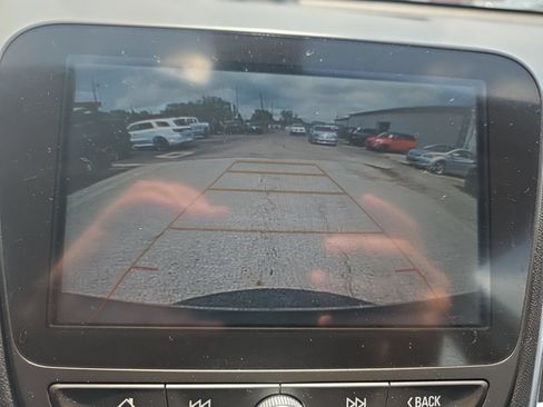 Used 2018 Chevrolet Malibu LT FWD image 12