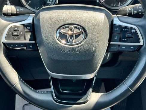 Used 2023 Toyota Highlander Limited AWD/4WD image 22