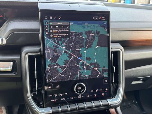 Certified 2025 GMC Yukon Denali AWD/4WD image 9