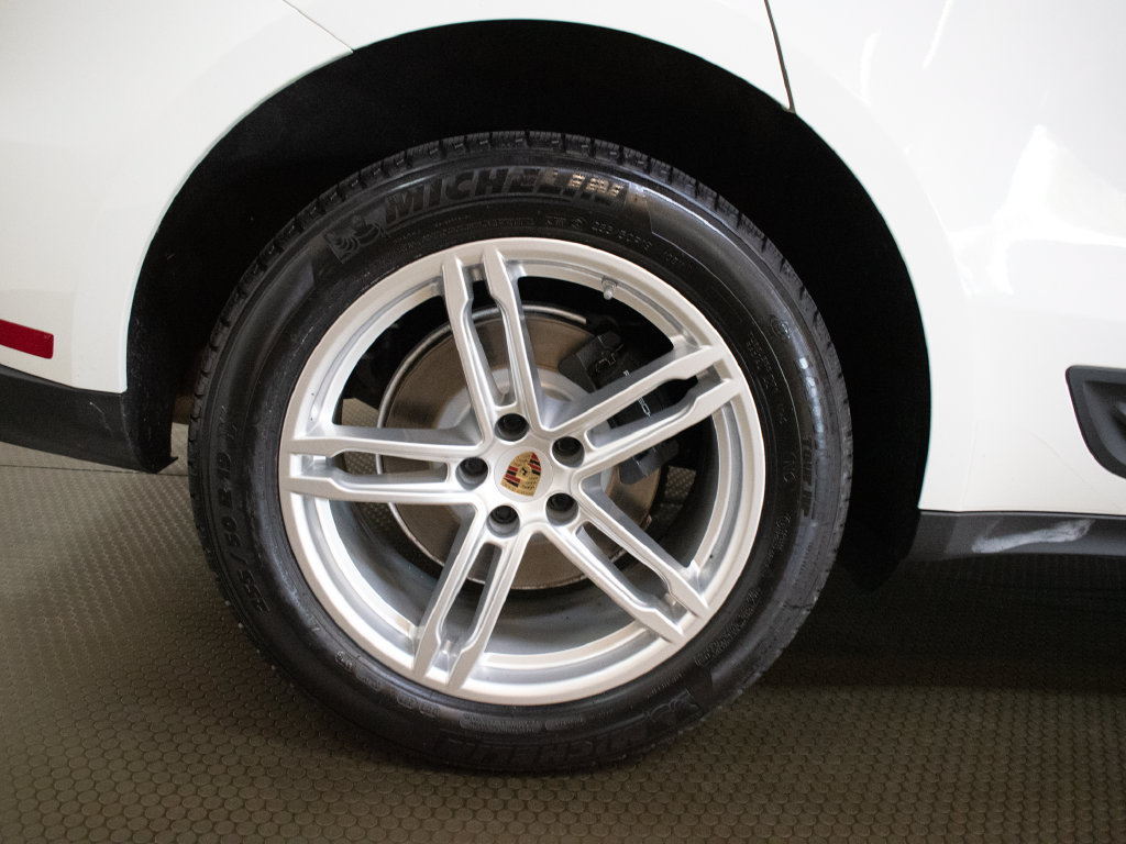 Certified 2023 Porsche Macan AWD/4WD image 14