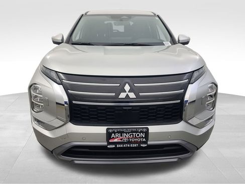 Used 2025 Mitsubishi Outlander SE image 9