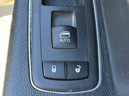 Used 2019 Chrysler 300 Touring w/ Sport Appearance Package RWD image 28