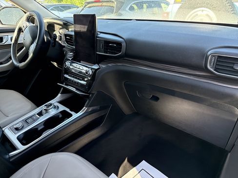 Used 2022 Ford Explorer Limited w/ Limited Technology Package image 6