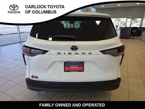 Used 2026 Toyota Sienna LE FWD image 8