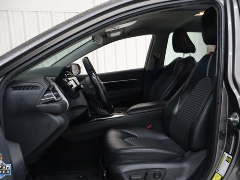 Used 2020 Toyota Camry SE FWD image 11