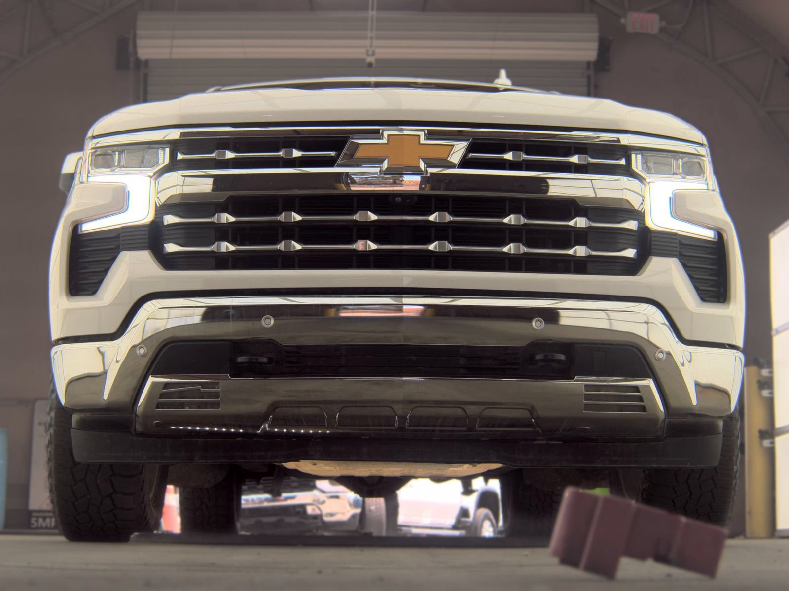 Used 2023 Chevrolet Silverado 1500 LTZ w/ LTZ Convenience Package II AWD/4WD image 3