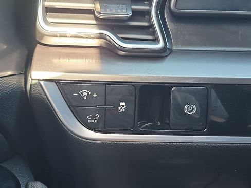 Used 2025 Kia Sportage EX w/ Premium Package FWD image 32