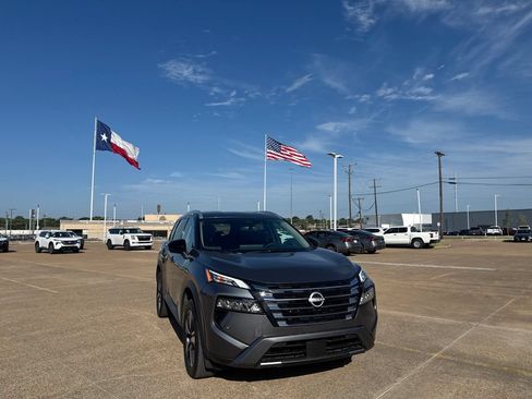 Certified 2026 Nissan Rogue SL FWD image 3