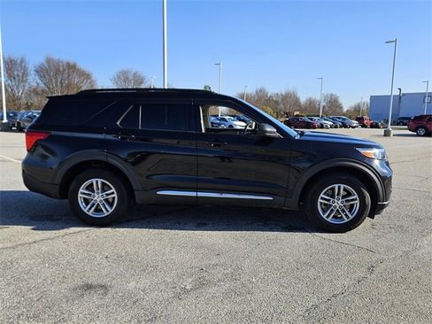 Used 2022 Ford Explorer XLT image 17